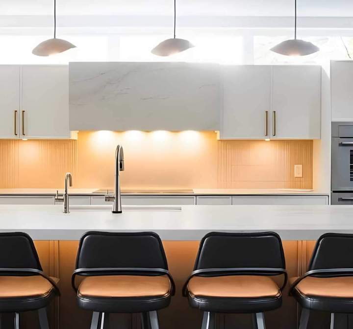 Our master electricians offer customized solutions that meet industry standards to modernize your home and enhance its energy efficiency. We guide you through each step, reducing stress while ensuring a safe and comfortable environment. Revitalize your home with reliable and innovative electrical installations.