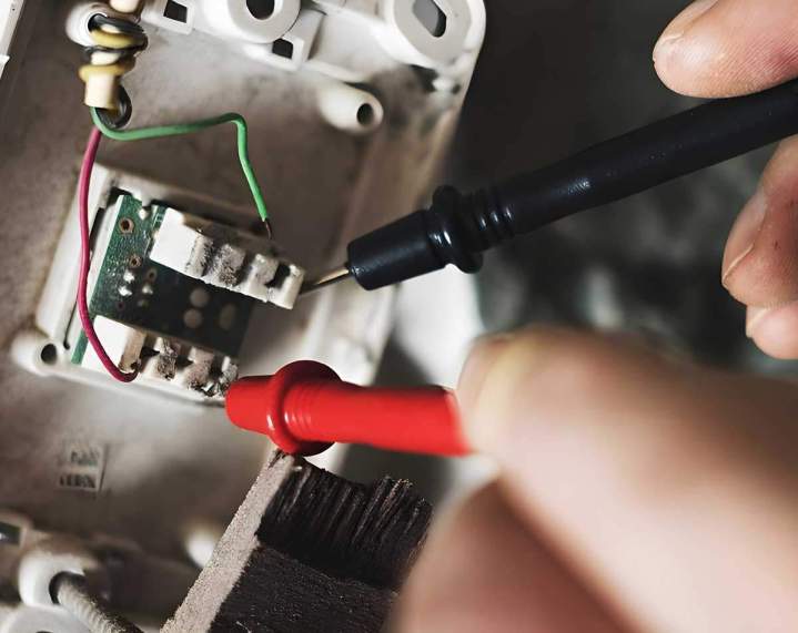 Our team of master electricians offers fast troubleshooting and personalized maintenance to ensure the safety and performance of your home. We ensure your installations are code-compliant and handle any electrical issues professionally, reducing your stress.