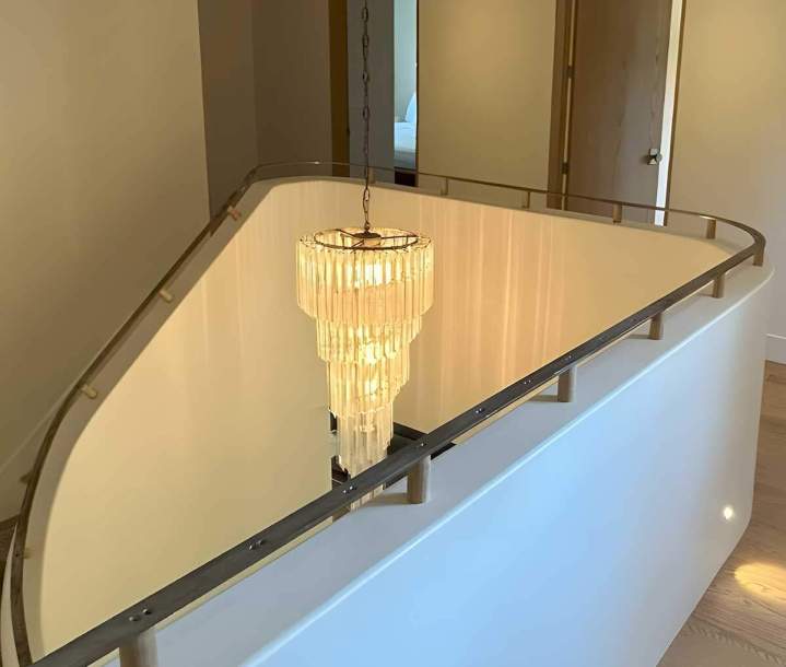 Our team of master electricians collaborates closely with builders and architects to design optimized, secure electrical systems tailored to your needs. With our expertise, you’ll benefit from a high-performance, energy-efficient electrical infrastructure that guarantees comfort and safety in your new home.