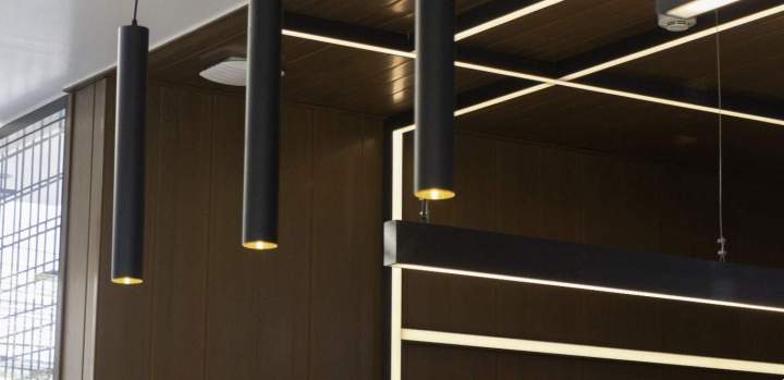 Our master electricians provide tailored solutions to meet your specific needs, using high-quality equipment to ensure efficient and aesthetically pleasing lighting for your premises. Whether for offices, retail spaces, or industrial areas, we optimize brightness while minimizing energy consumption. Trust Saran Électrique to create a bright, professional environment that complies with safety standards.